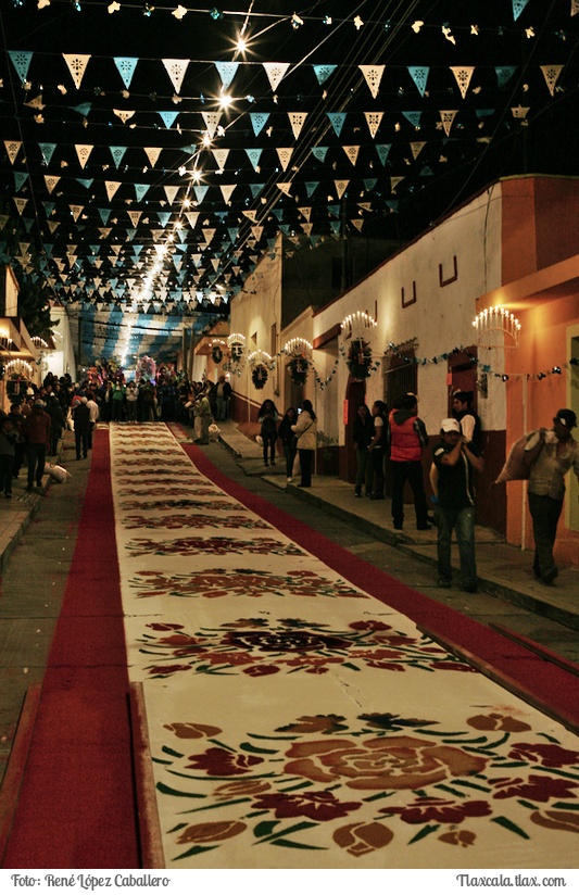 La noche que nadie duerme, Las alfombras huamantla 2015 - Foto