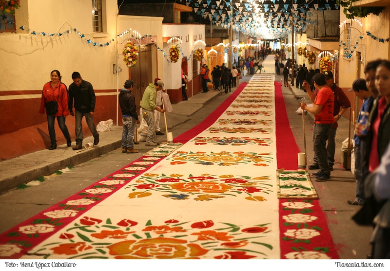 La noche que nadie duerme, Las alfombras huamantla 2015 - Foto