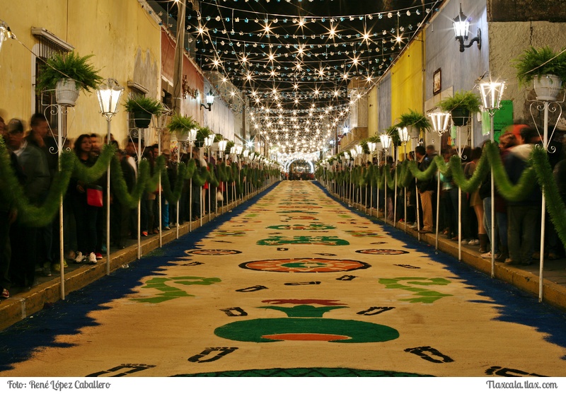 La noche que nadie duerme, Las alfombras huamantla 2015 - Foto