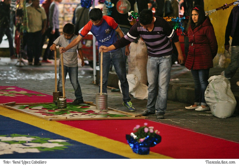 La noche que nadie duerme, Las alfombras huamantla 2015 - Foto