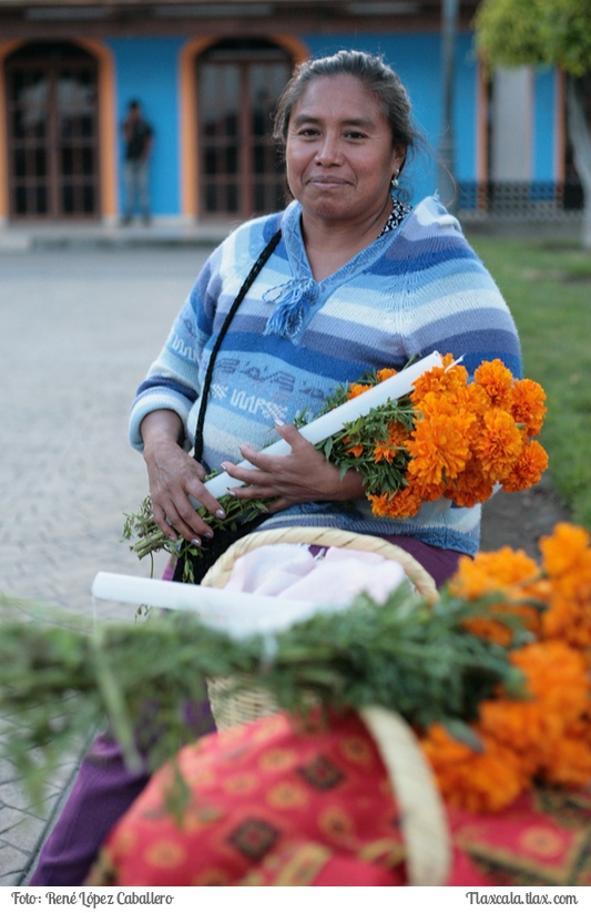 Tradicional primera ofrenda en San Luis Teolocholco - Foto