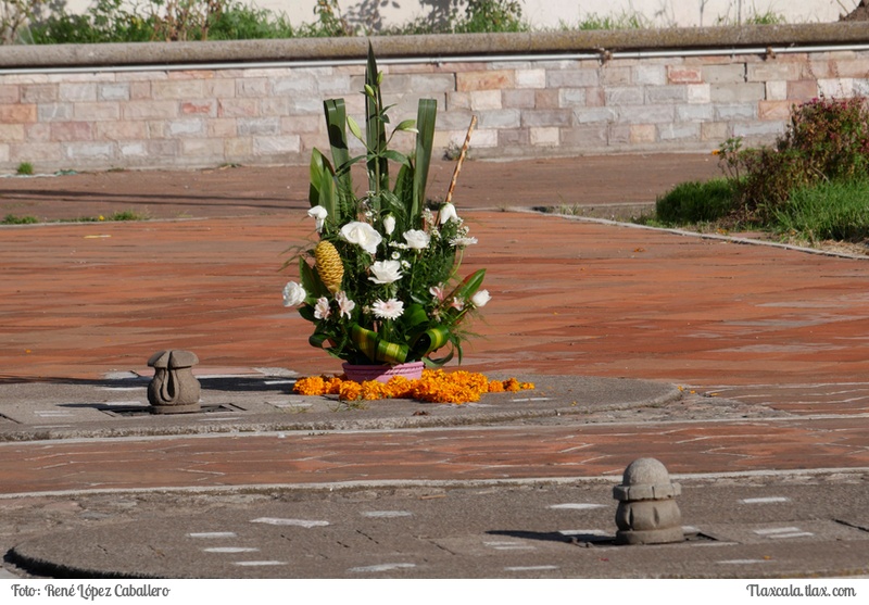 Tradicional primera ofrenda en San Luis Teolocholco - Foto