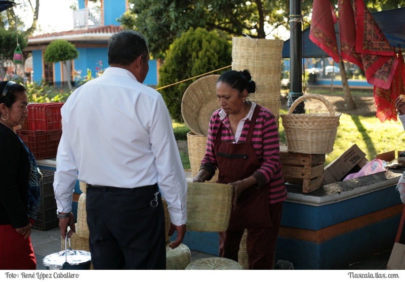 Tradicional primera ofrenda en San Luis Teolocholco - Foto