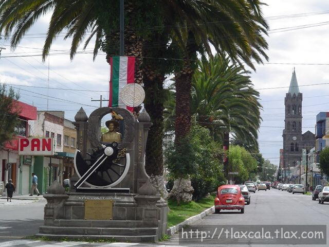 Avenida Cuauht&eacute;moc